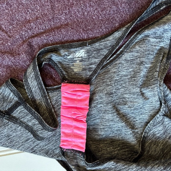 Tank Tops Bundle - Picture 3 of 3